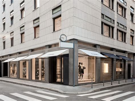 telefono boutique chanel milano|Chanel opens Italy’s first ‘twin’ boutique in Milan’s .